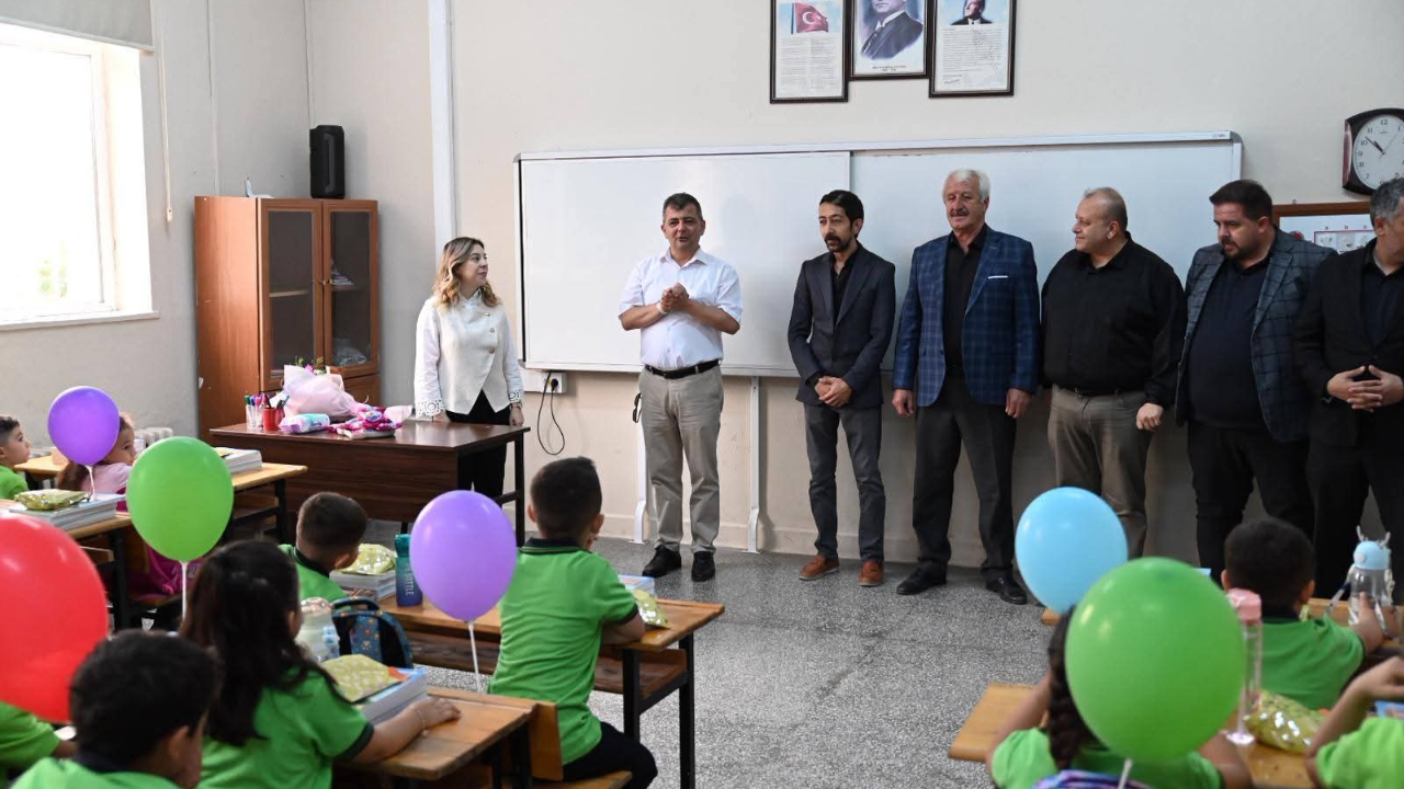 Emirdağ'da İlköğretim Haftası Kutlayarak Yeni Eğitim Yılına Başladılar