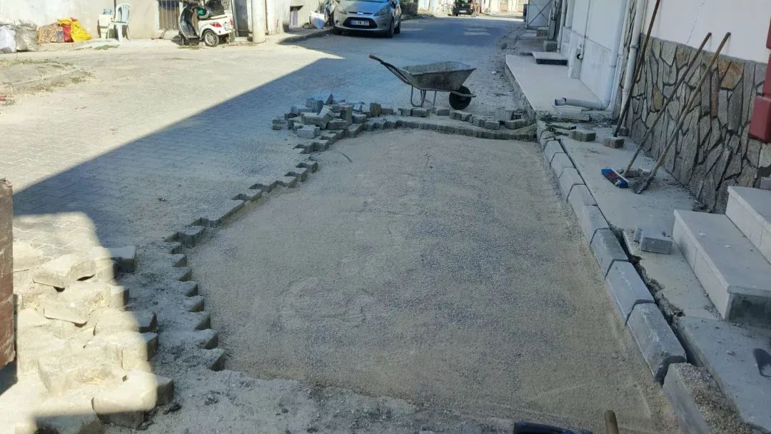 Bolvadin İlçesinde Yol Çalışmaları Sürüyor