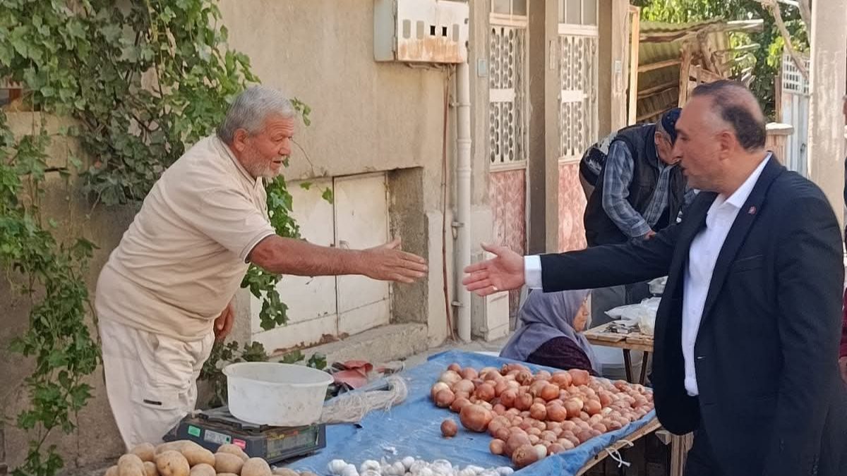 Çay İlçesinde Başkan Kantartopu Vatandaşı Pazarda Dinledi