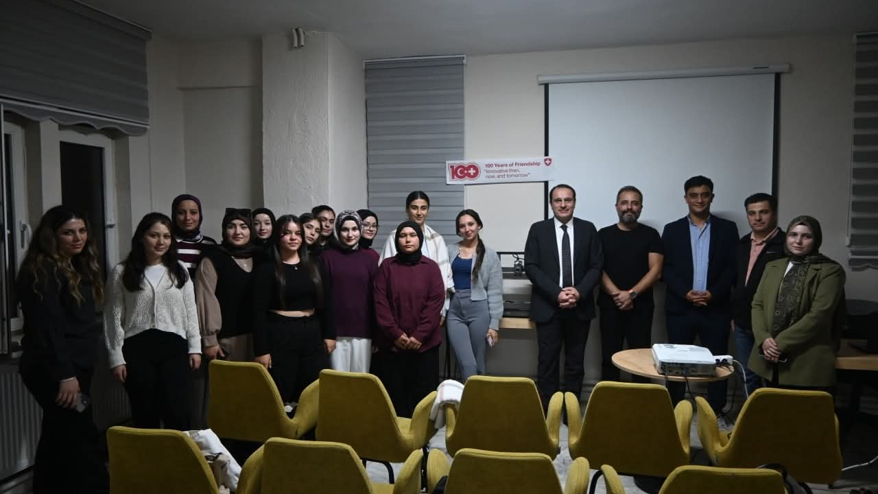 İsviçre Destek Vermişti! Çay’da Dijital Okuryazarlık Kursu Tamamlandı
