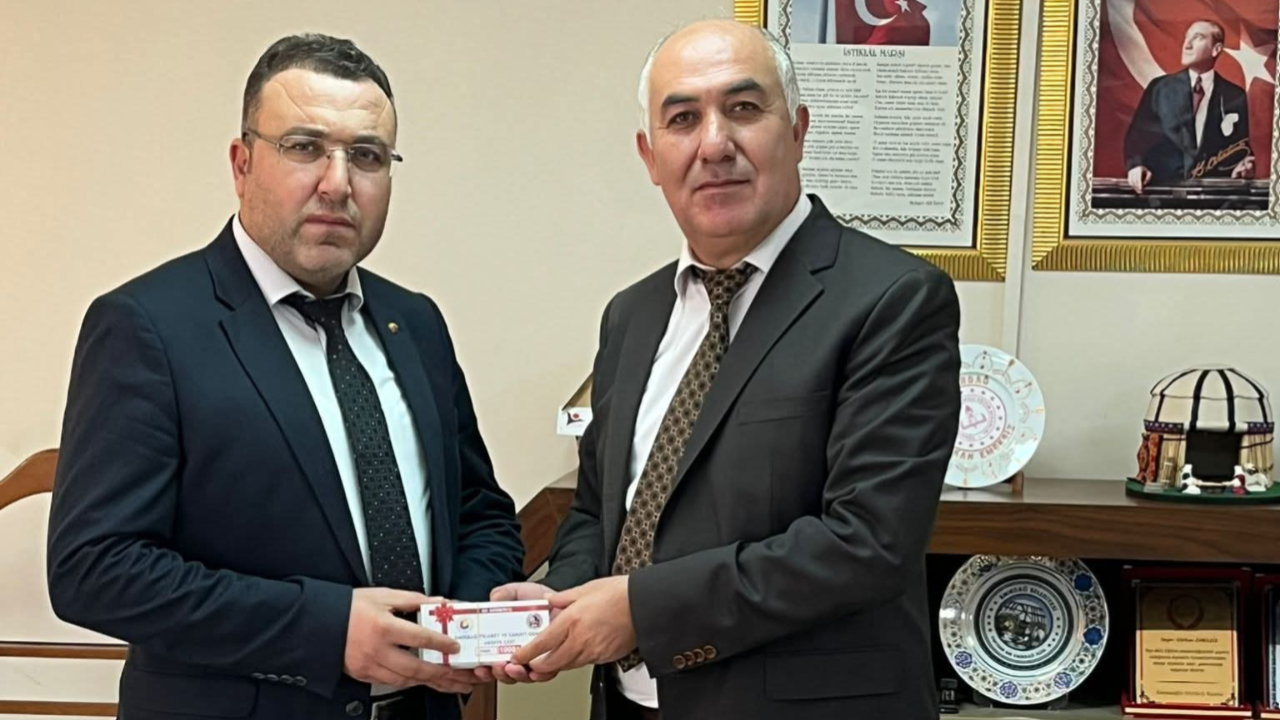 Emirdağ’da İhtiyaç Sahibi Öğrencilere Hediye Çeki Desteği Veriliyor