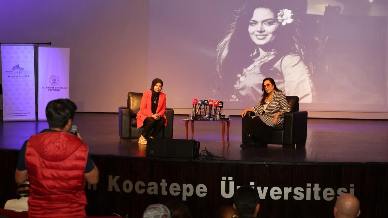 Afyonkarahisar&#039;a Türkan Şoray Geldi Yeşilçam&#039;da Aile Konferansı Verdi