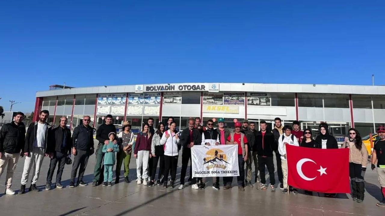 Bolvadin Trekking Ekibi’nden Sarıkayalar’da Doğa Yürüyüşü