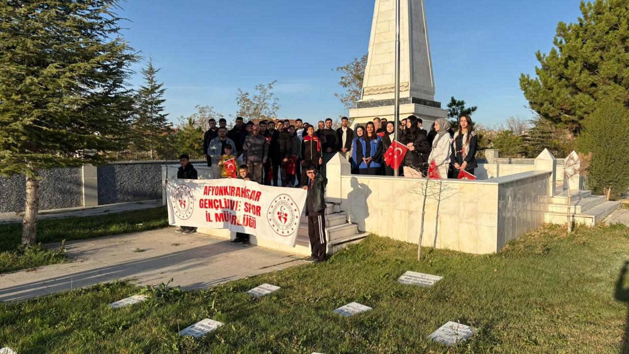 Bolvadin’de Gençlik Merkezi Sabah Namazında Buluştu