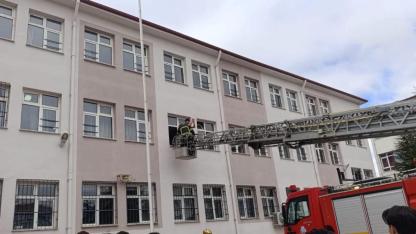 Bolvadin’de Tüm Okullarda Eş Zamanlı Afet Tatbikatı Yapıldı