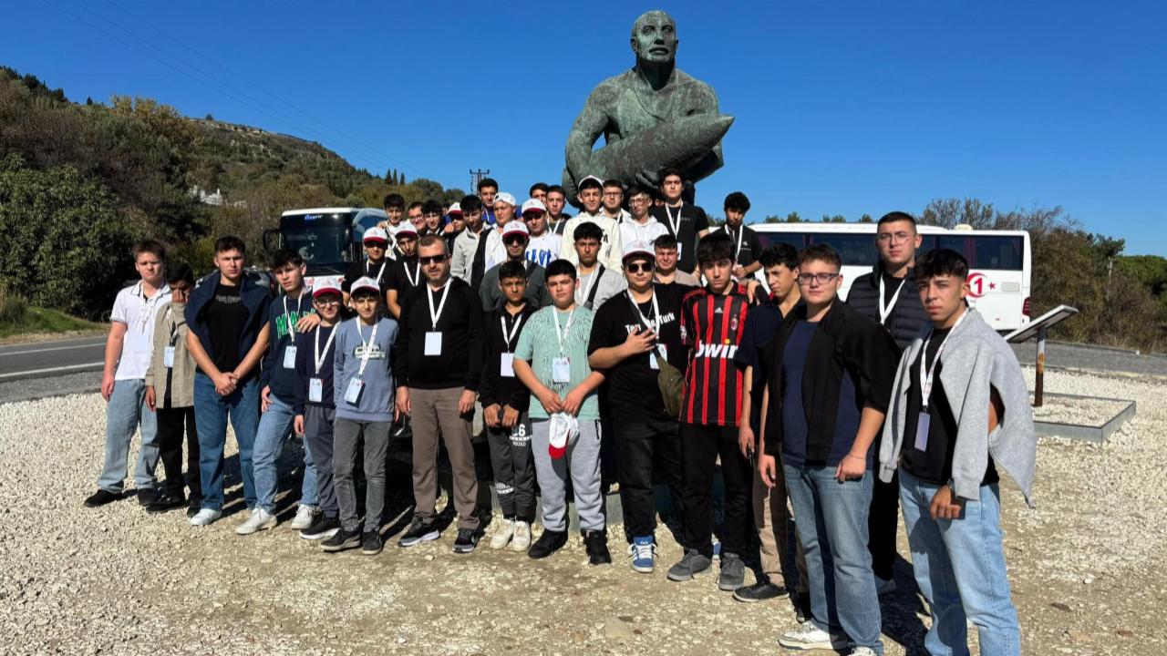 Bolvadin'den Çanakkale'ye Giden Öğrenciler Resmen Tarihi Kokladı