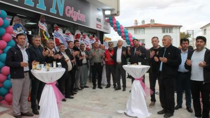 Bolvadin İlçesinde Birduman Giyim Mağazası Coşkuyla Açıldı