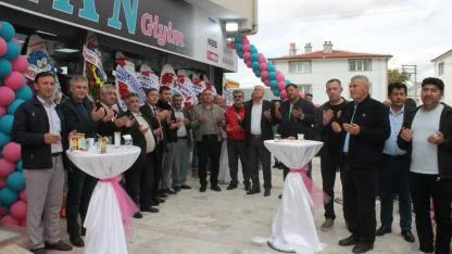 Bolvadin İlçesinde Birduman Giyim Mağazası Coşkuyla Açıldı