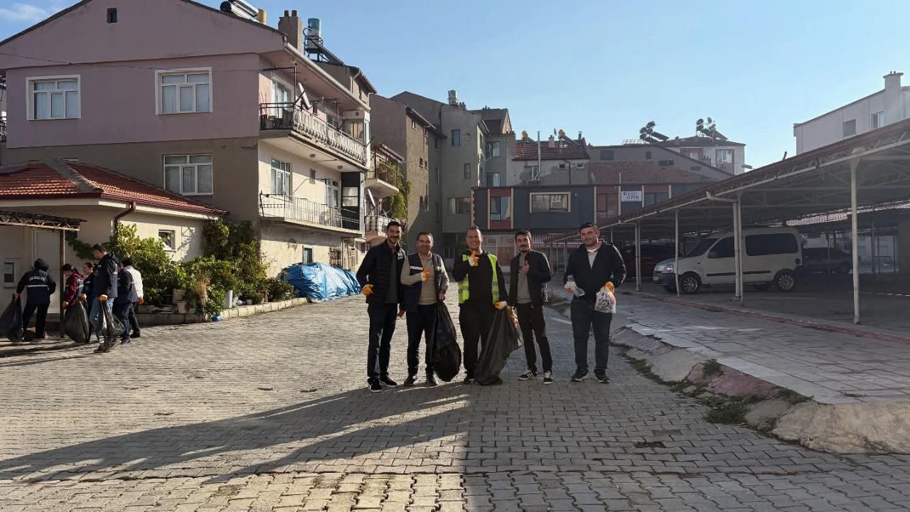 Çay’da Başkan Kantartopu Öncülüğünde Temizlik Seferberliği