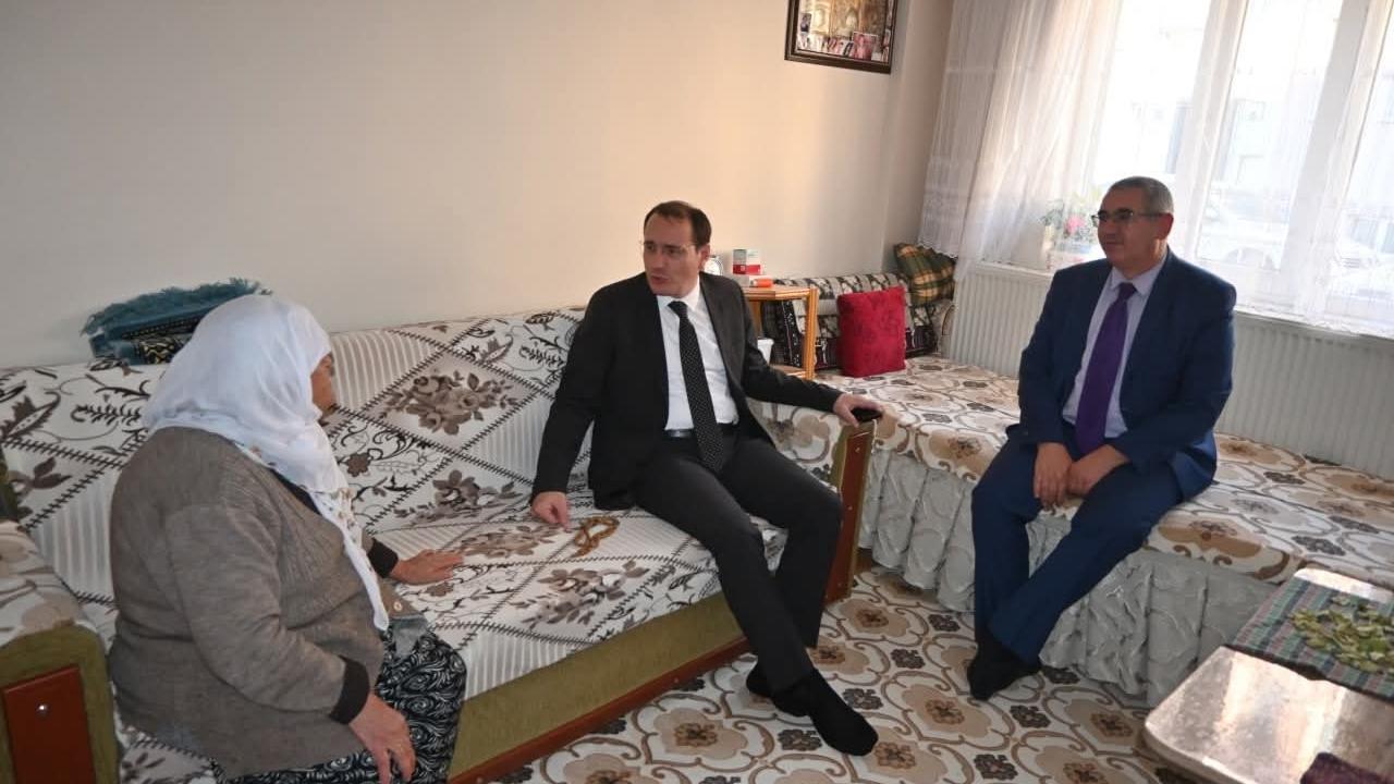 Çay&#039;da Kaymakam Türker&#039;den Anlamlı Buluşma