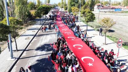 Çobanlar’da 29 Ekim Coşkusu Kardeşlik Kortejiyle Zirveye Çıktı