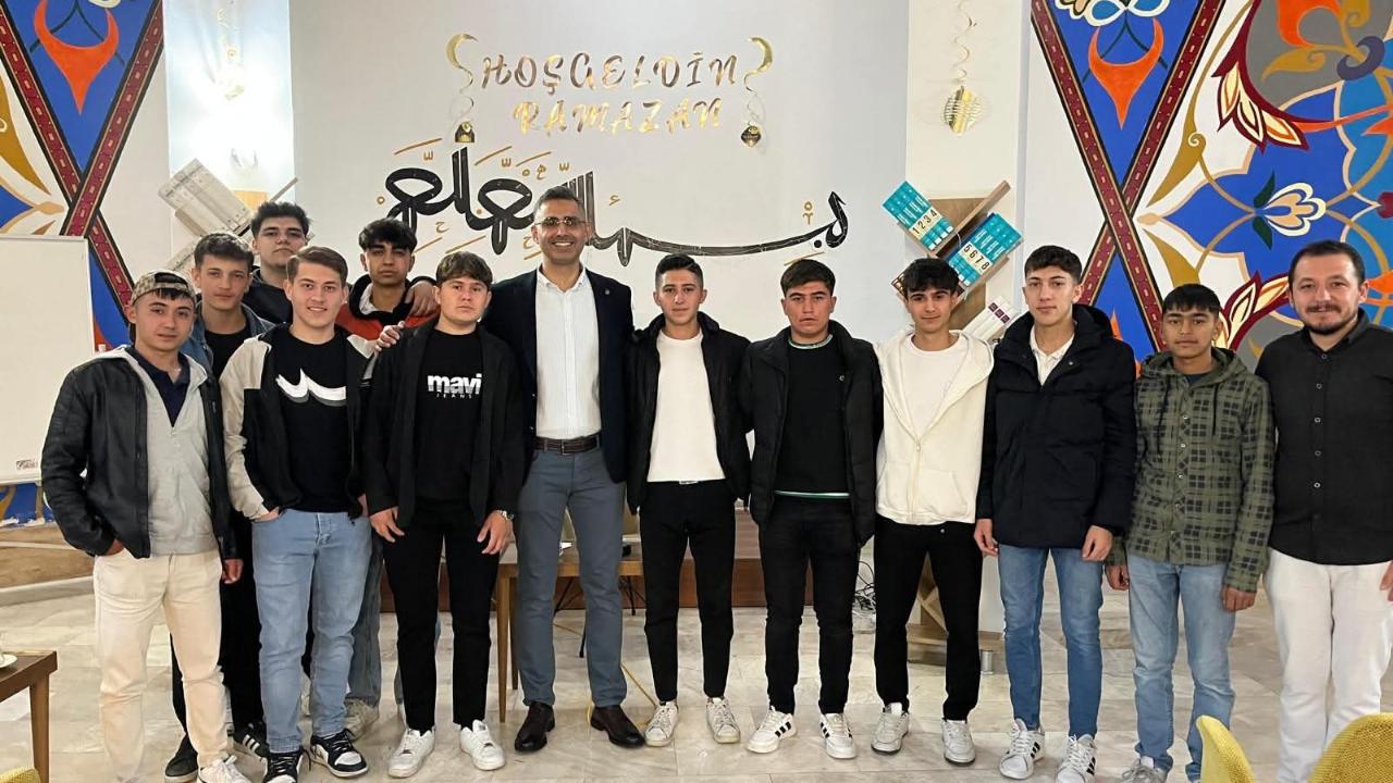 Diyanet Gençlik Merkezi’nde Akademik Söyleşiler Sürüyor