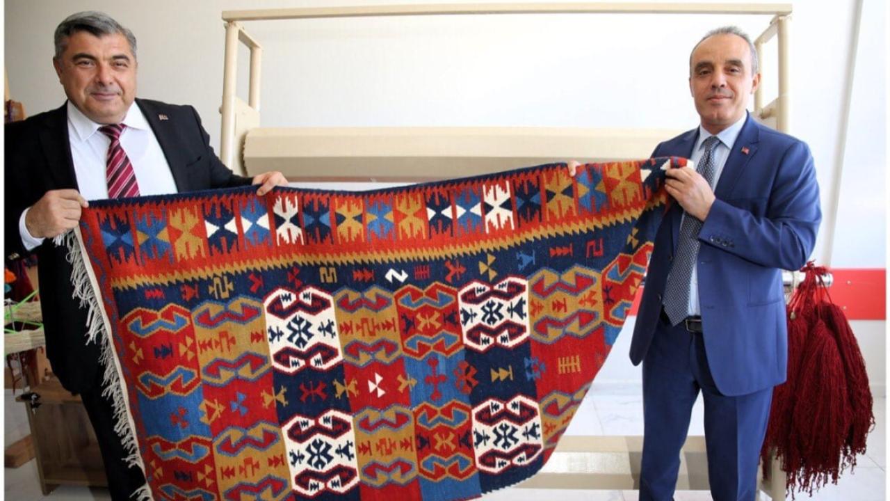 Emirdağ'ın Çömçeli Kilimi Meşhur Oldu! Yeniden Dokudular