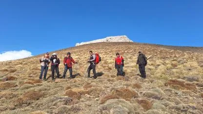 Sultan Dağı’nda Dostluk Doğa ve Zirve Heyecanı Bir Arada