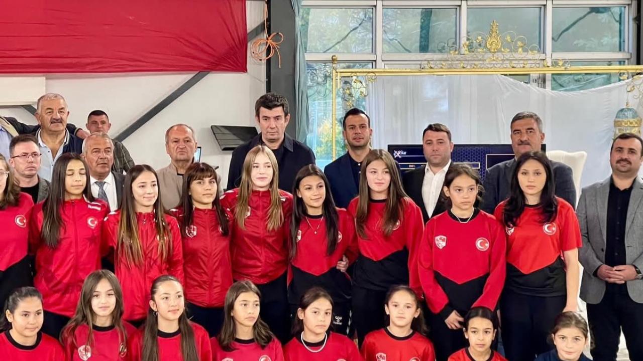 Taşoluklu Sporculara Afyonkarahisar’da Görkemli Ödül Töreni