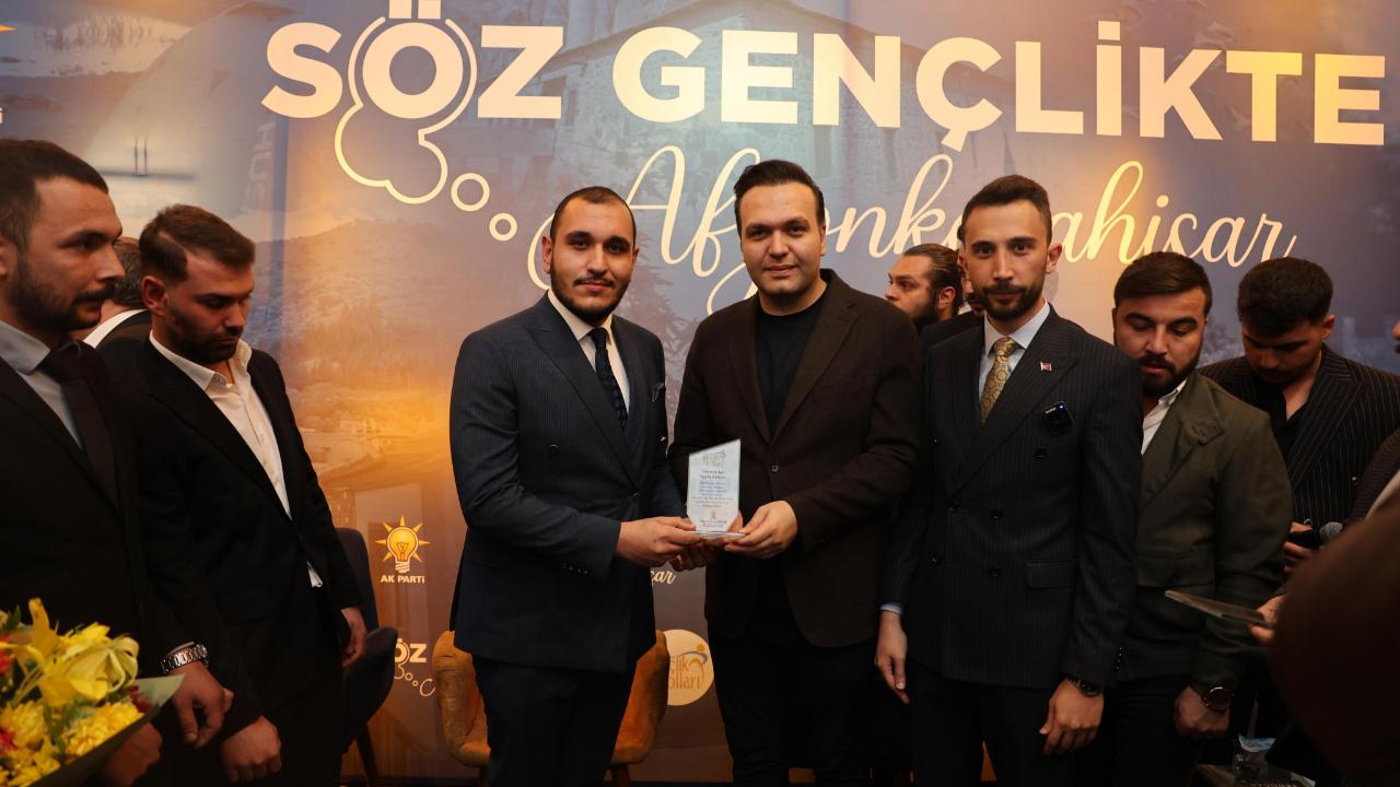 Afyonkarahisar’da Gençlik Programında Plaket Töreni Düzenlendi