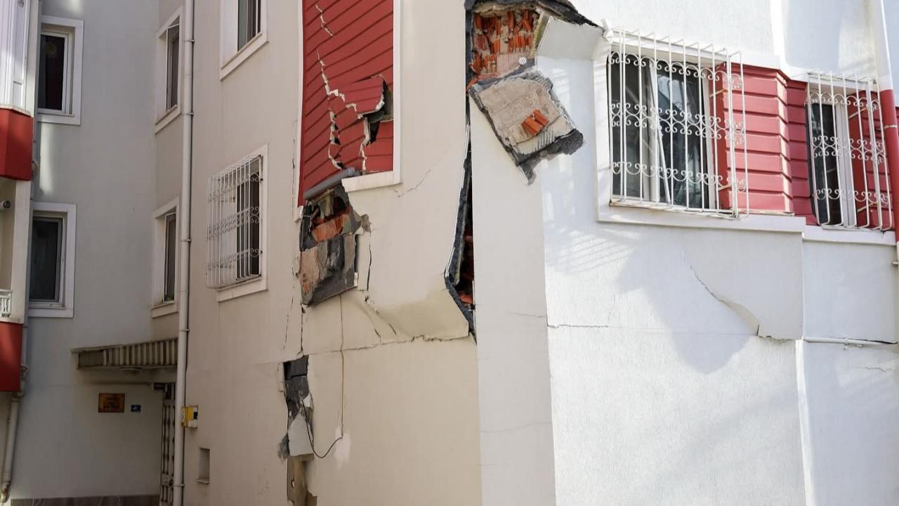 Afyonkarahisar’da Riskli Bina Tahliye Edildi