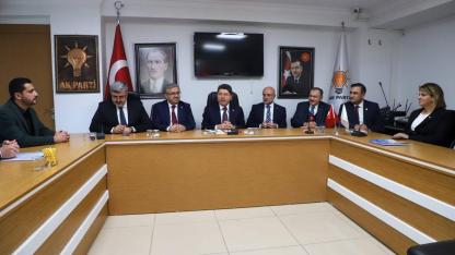 AK Parti Afyonkarahisar Teşkilatından Geniş Katılımlı İstişare Toplantısı: Adalet Bakanı İlçe Taleplerini Dinledi, Çözüm İçin Notlar Aldı