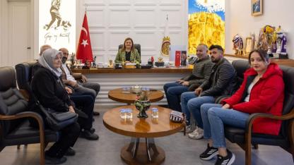 Başkan Burcu Köksal CHP Bolvadin Heyetini Ağırladı