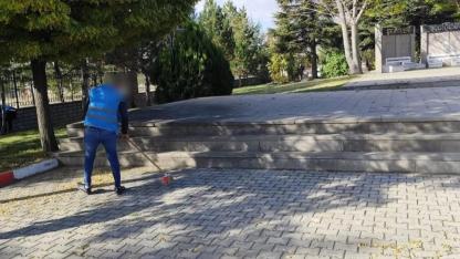 Bolvadin Denetimli Serbestlikten Şehitlik Temizliği Yapıldı