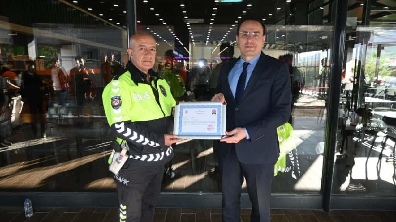 Çay Kaymakam Türker Emekli Polise Veda Etti