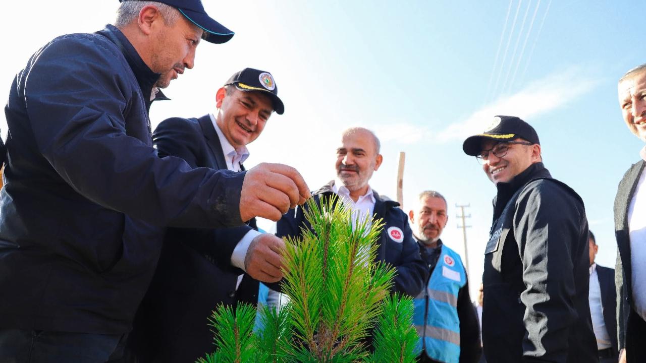 Çobanlar Belediye Başkanı Altuntaş: 500 Fidanı Toprakla Buluşturduk