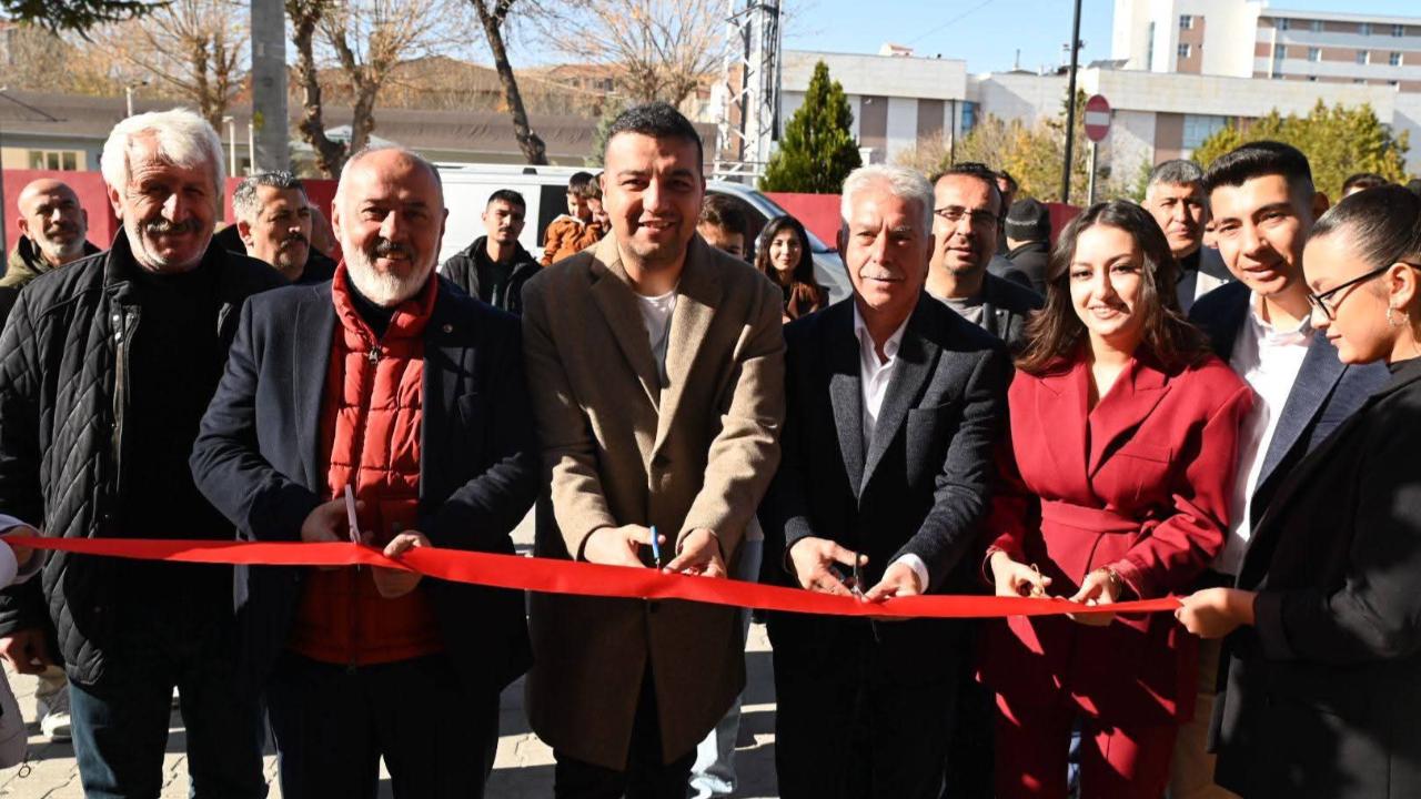 Emirdağ İlçesinde Güzellik Merkezi Açılışı İlçede İlgi Gördü