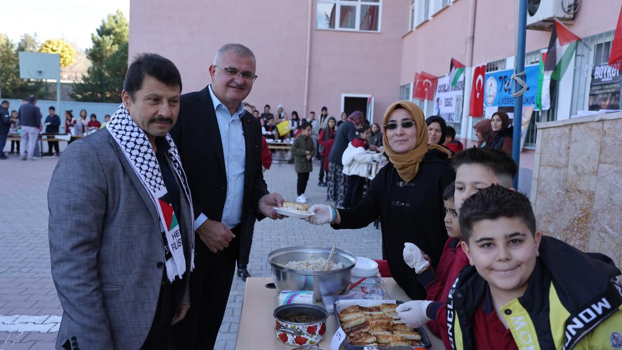 Sandıklı’da Gazze İçin Kermes: Dayanışma Örneği Sergilendi