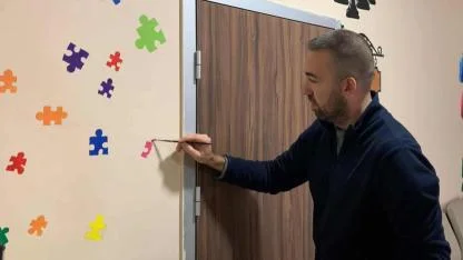 Sandıklı’da Öğretmenden Renkli Dokunuş: Duvarlar Sanata Dönüştü