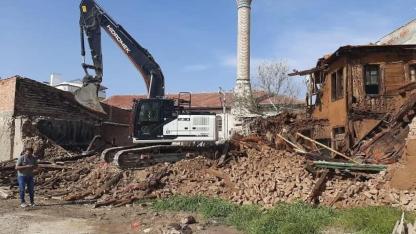 4. Bolvadin Belediyesinden Kritik Uyarı:” Moloz ve Yanıcı Maddelerin Konteynerlere Dökülmesi Yasaktır