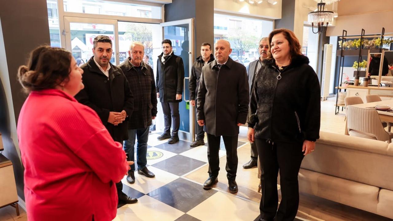 Başkan Köksal Afyonkarahisar’da Gazlıgöl Caddesi Esnafıyla Bir Araya Geldi