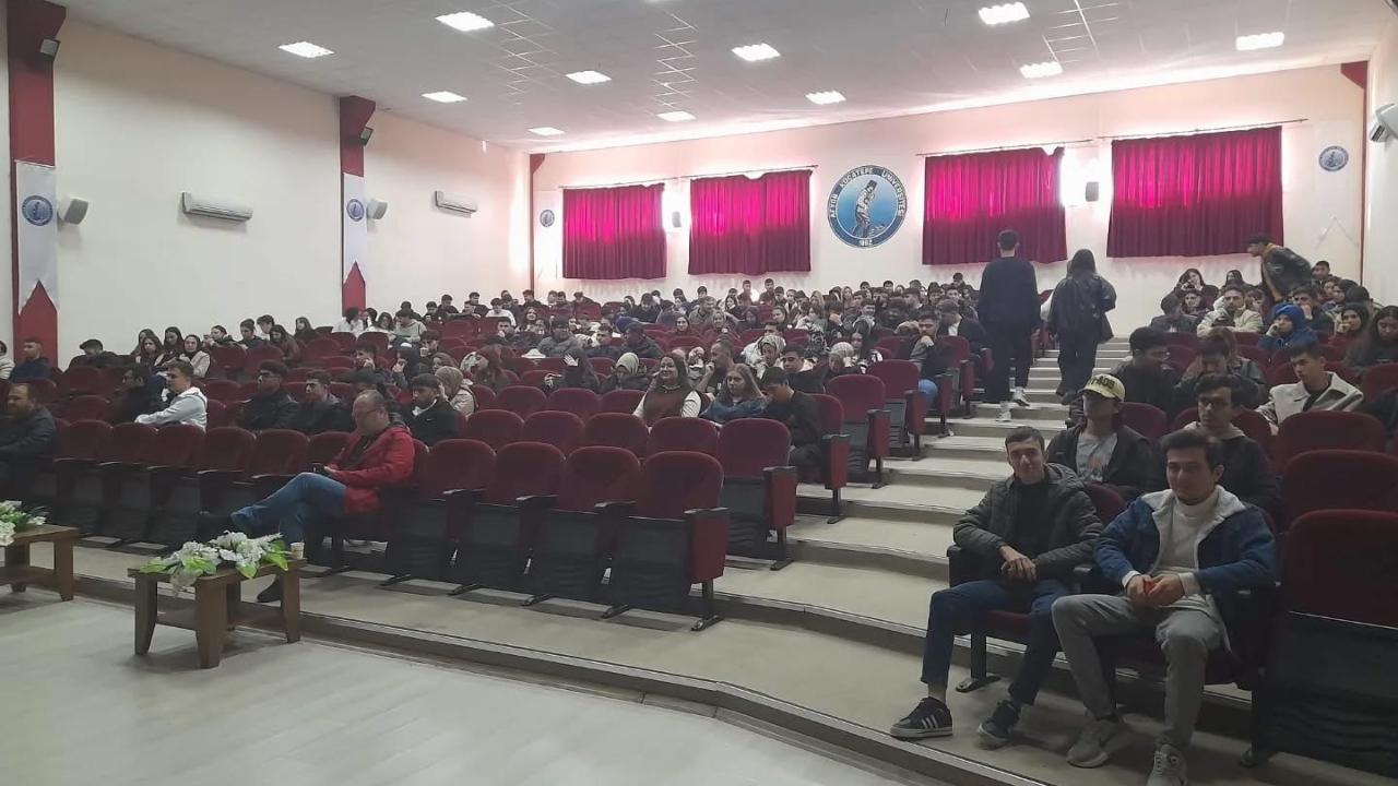 Bolvadin MYO’da DGS Bilgilendirme Seminerine Yoğun İlgi