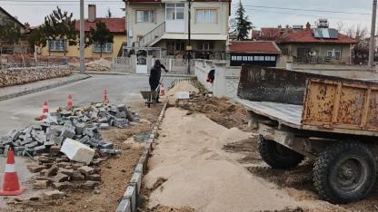 Bolvadin’de Hisar Mahallesi Rahat Nefes Aldı: Kaldırım ve Parke Yollar Yenilendi