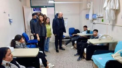 Öğrenci Servisi Kamyonetle Çarpışıp Şarampole Uçtu: 18 Yaralı, Siyasilerden Hastane Ziyareti