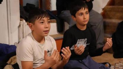 Bolvadin Çarşı Camii’nde Yatsı Namazında Bu Buluşma Milleti Duygulandırdı