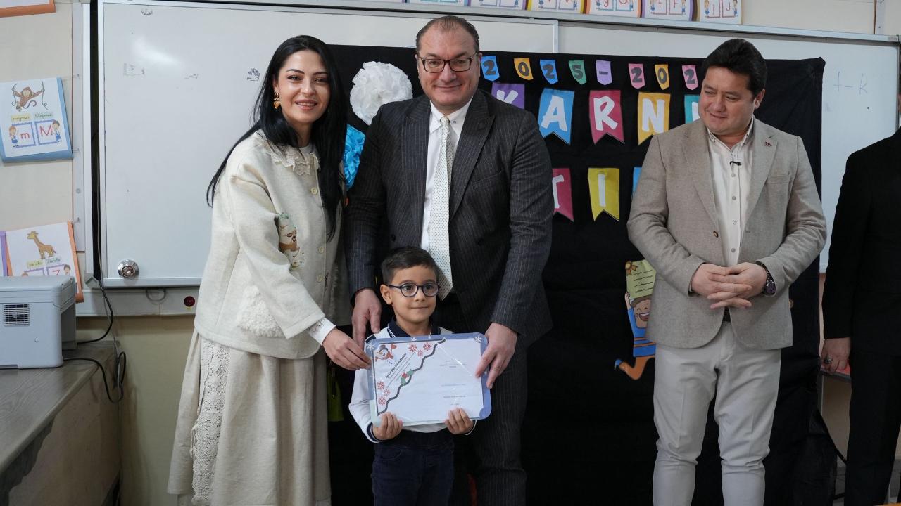 Bolvadin Kaymakamı Arıkan Karne Töreninde Konuştu: Karneler Geleceğin Aynasıdır