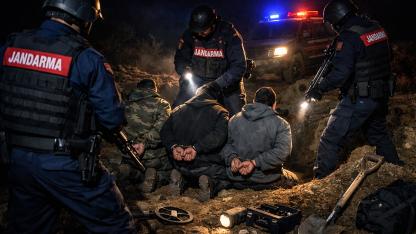 Bolvadin’de Jandarma Definecilere Göz Açtırmıyor