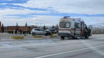 Çay Pazarağaç Kasabası Girişinde Trafik Kazası Maddi Hasar Oluştu