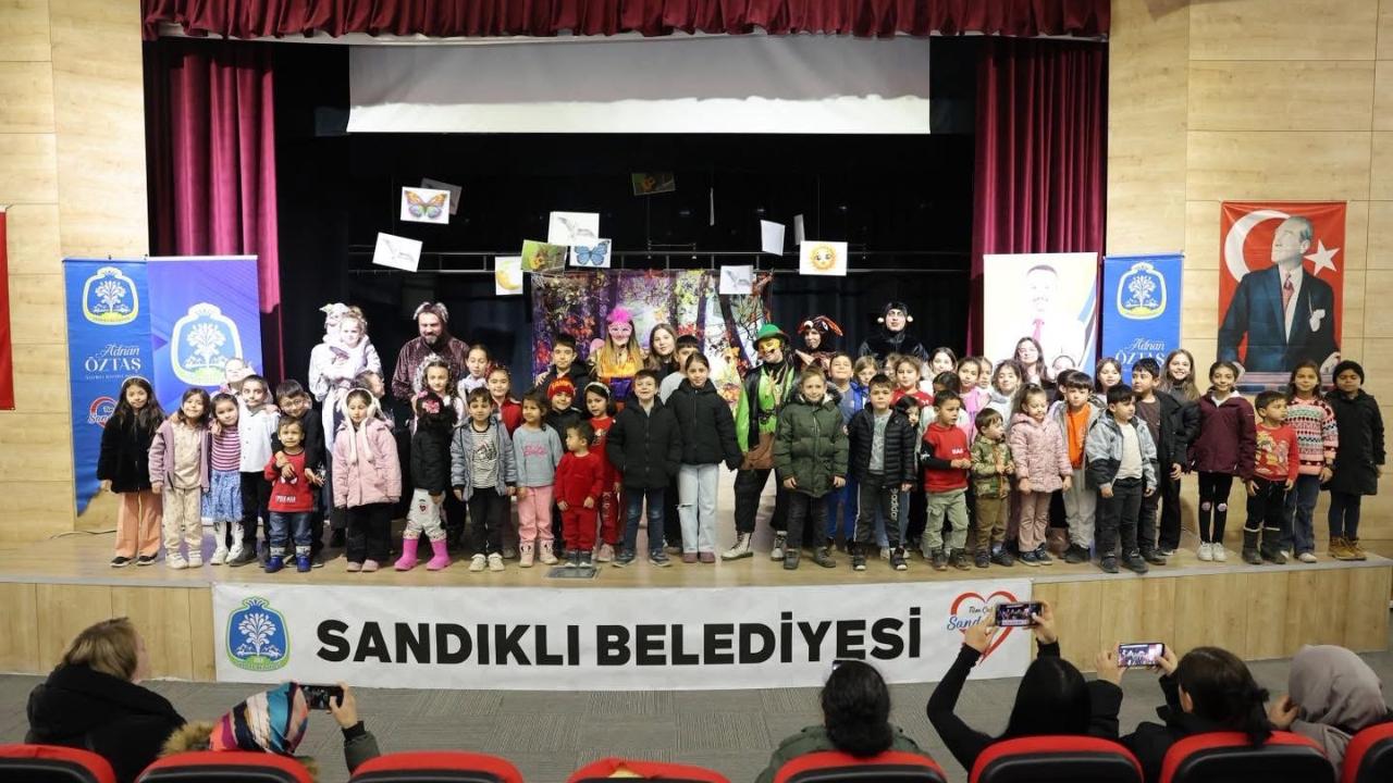 Sandıklı’da Başkan Öztaş Karne Tatiline Anlamlı Hediye Jestinde Bulundu