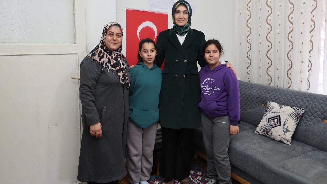 Afyon’da Duygu Dolu Buluşma: Vali Yiğitbaşı Depremzede Kardeşlerin Davetini Geri Çevirmedi