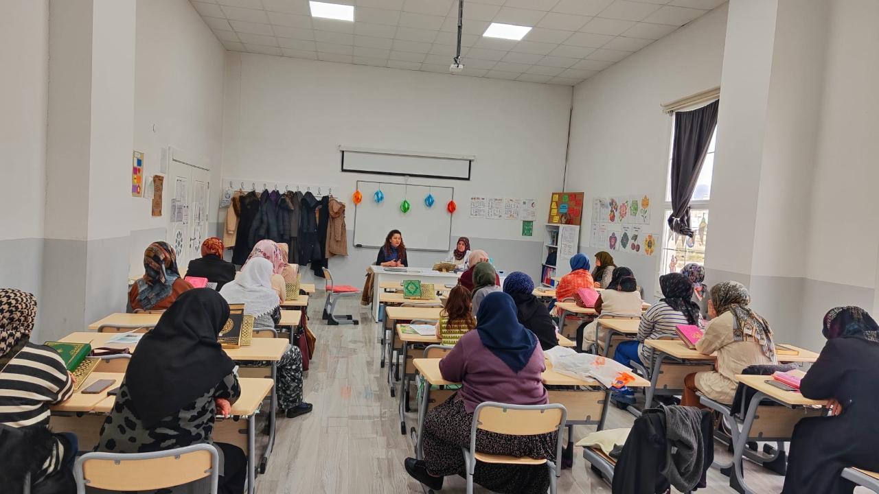 Afyonkarahisar Kuran Kurslarında Bağımlılıkla Mücadele Eğitimleri Sürüyor