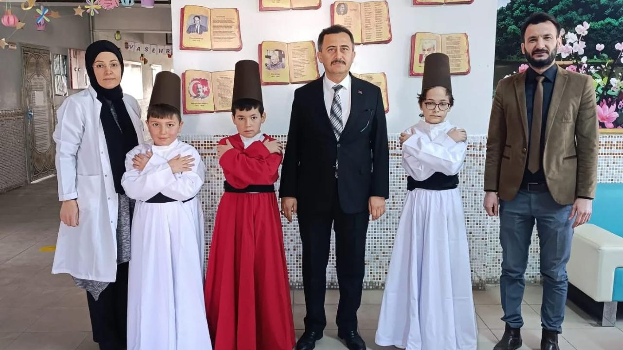 Bolvadin’de Ortaokul Öğrencilerinden Oluşan Semazen Gösteri Grubu Kuruldu