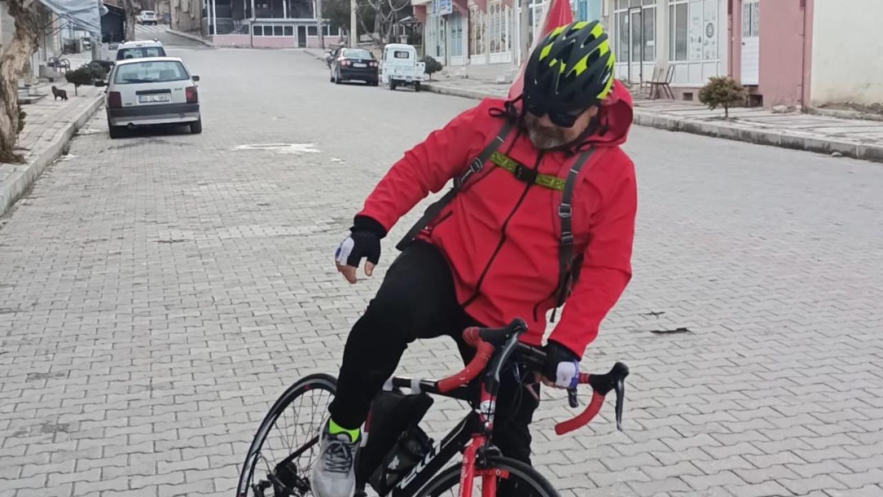 Bolvadin’de Pedallar Ay Yıldız İçin Döndü: Said Karahan’dan Solo Bisiklet Turu