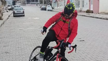 Bolvadin’de Pedallar Ay Yıldız İçin Döndü: Said Karahan’dan Solo Bisiklet Turu