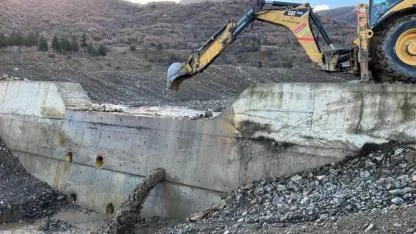 Çay’da Elbiz Deresi’nde Temizlik ve Altyapı Çalışmaları Sürüyor