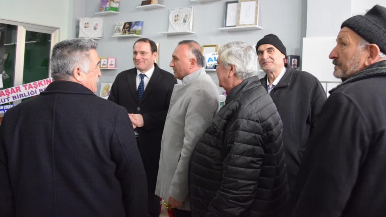 Çay’da Karpostallık Fotoğraf Çekeceklermiş: Foto Doğan Açıldı