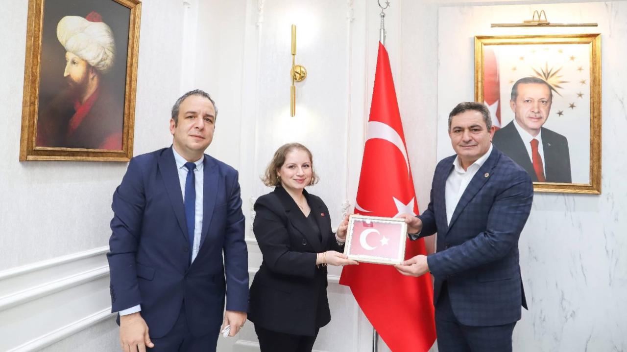 Çobanlar’da El Emeği Bayrak Teslim Edildi