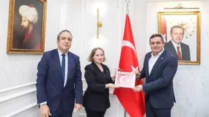 Çobanlar’da El Emeği Bayrak Teslim Edildi