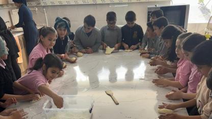 Çobanlar’da Minik Eller Pide Yapıp Yaşlı Ve İhtiyaç Sahiplerine Gönderildi