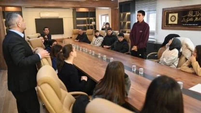 Emirdağ Belediye Başkanı Serkan Koyuncu Gençlik Meclisi Toplantısında Gençlerle Bir Araya Geldi